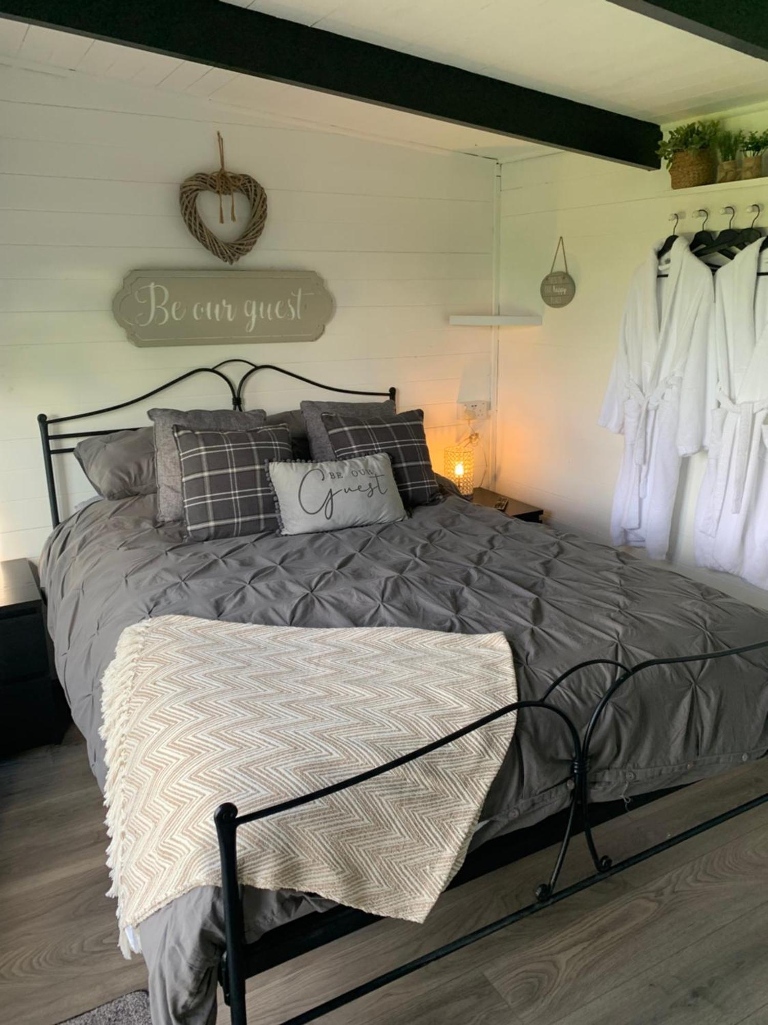 Dolafon Farm Luxury Glamping Cabin With Hot Tub St Asaph Kültér fotó